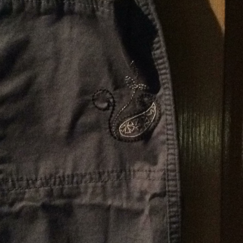 Capris - Picture 3 of 4